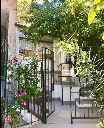 Garden House Apartments In 나폴리 외부 사진