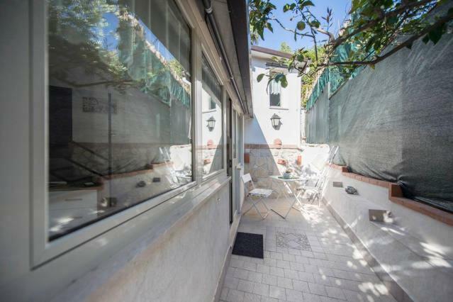 Garden House Apartments In 나폴리 외부 사진